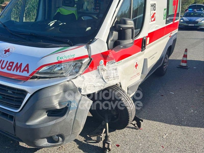 SCHIANTO IN AUTOSTRADA A SCARMAGNO - Coinvolta anche un'ambulanza della croce rossa: una persona ferita - FOTO
