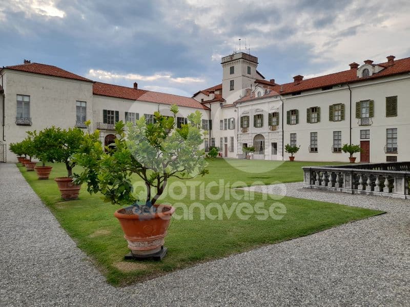 CARAVINO - Dalla terrazza degli oleandri ai saloni affrescati: le sere d'estate al Castello di Masino conquistano tutti - FOTO