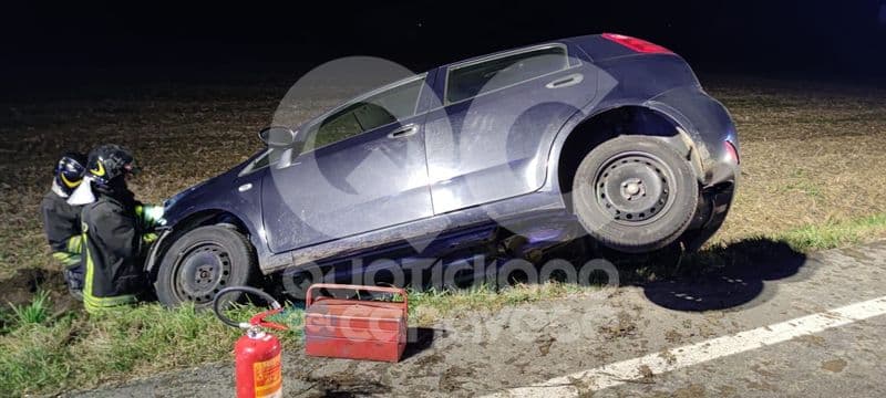 RIVAROLO-BOSCONERO - Schianto sulla 460: auto finisce fuori strada, un ferito - FOTO e VIDEO
