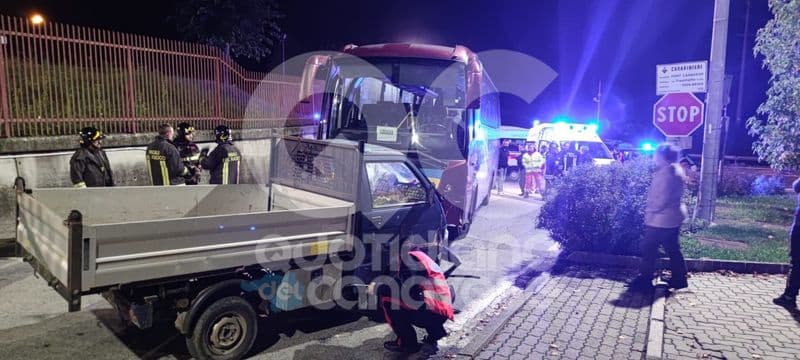 SPARONE - Scontro pullman-furgone alle porte del paese: due feriti trasportati in ospedale - FOTO E VIDEO