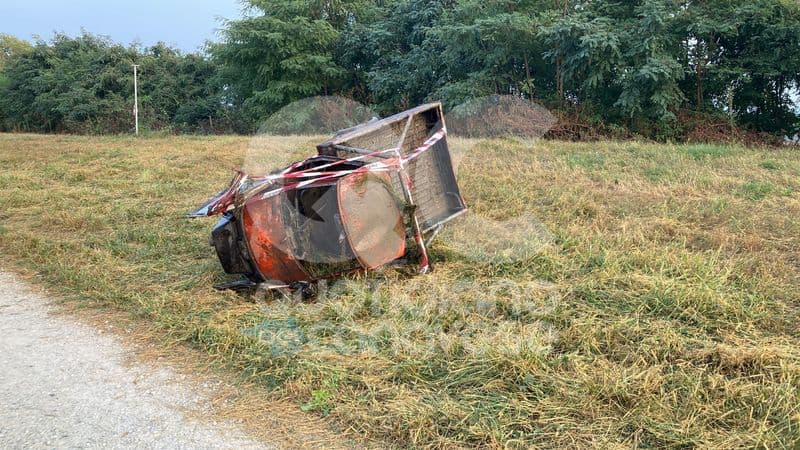 CHIVASSO - Ripescata un'Ape Piaggio nel canale Cavour