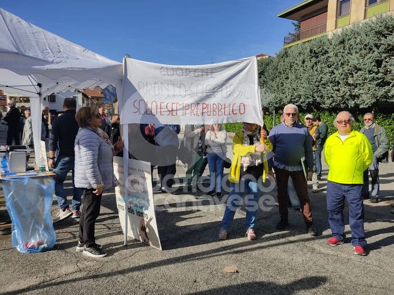 CUORGNE' - In piazza per sostenere ospedale e pronto soccorso: «Fondamentale la gestione con medici e infermieri pubblici» - FOTO