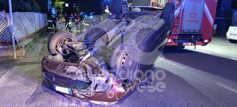 RIVAROLO CANAVESE - Perde il controllo dell'auto, si schianta contro una recinzione e si ribalta - FOTO e VIDEO