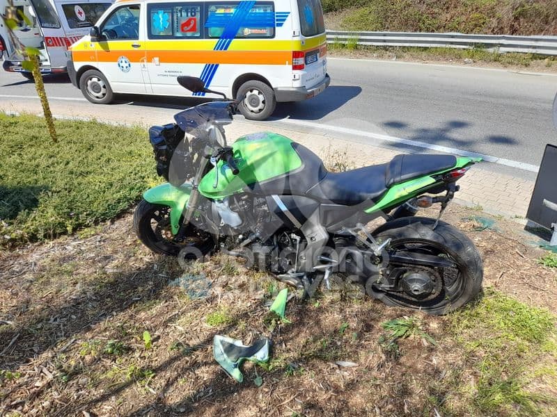 INCIDENTE SULLA 460 - Motociclista ferito nello schianto tra Valperga e Salassa - FOTO