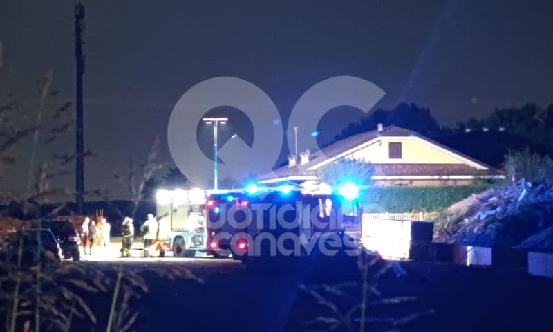 FAVRIA - Allarme in un cantiere per l'incendio di un escavatore: intervento dei vigili del fuoco nella notte