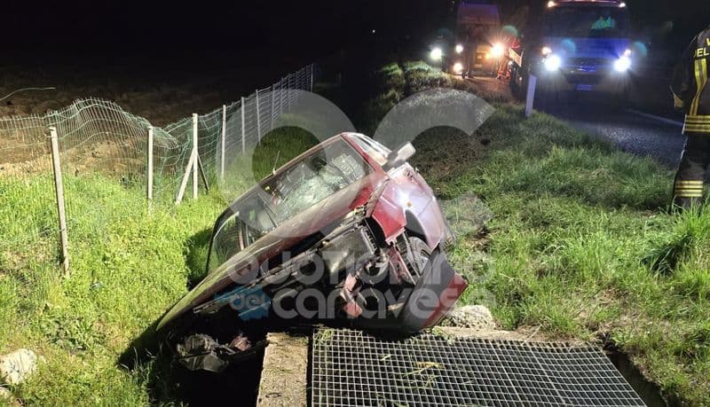 FOGLIZZO - Si schianta in autostrada e finisce contro un basamento di cemento con una vecchia Fiat Tipo - FOTO