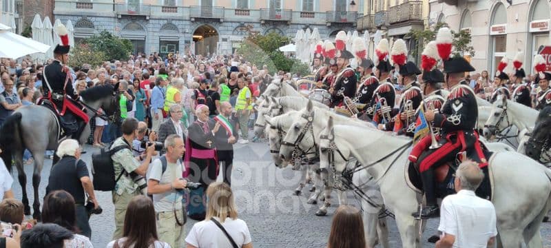 IVREA - Applausi a scena aperta per la Fanfara del 4° reggimento carabinieri a cavallo - FOTO e VIDEO