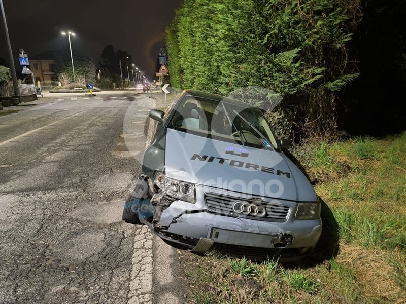 RIVAROLO CANAVESE - Incidente sulla 460 alla rotonda di Vesignano: si cerca l'automobilista alla guida - FOTO