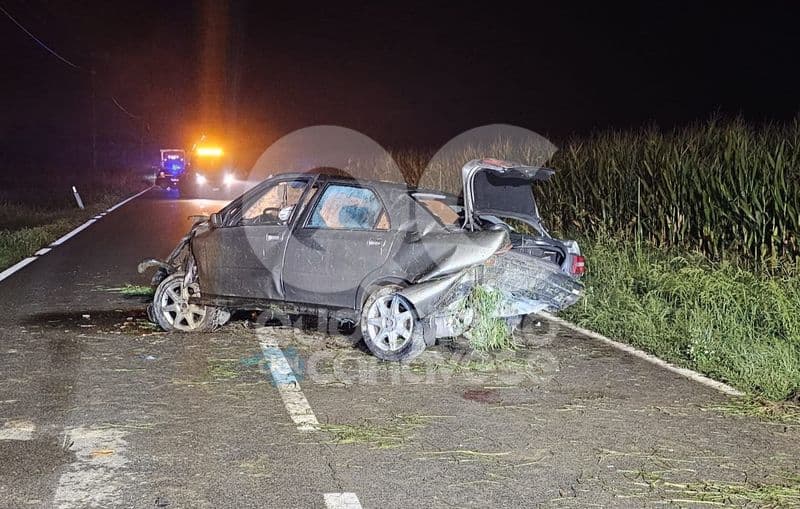 ALBIANO D'IVREA - Lancia K distrutta, 50enne in prognosi riservata: miracolosamente illeso il figlio di 19 anni - FOTO