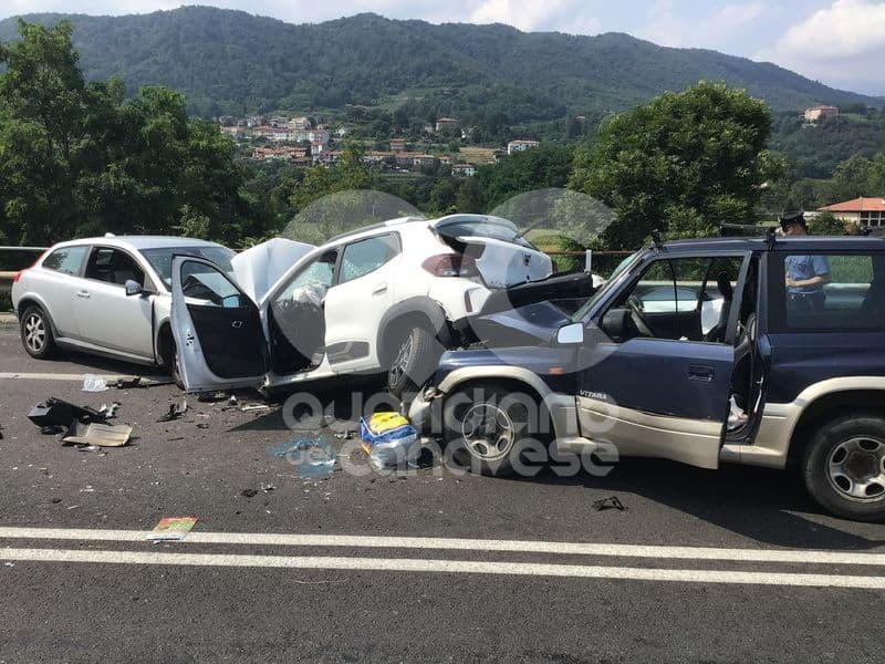 BRUTTO INCIDENTE SULLA PEDEMONTANA - Tre auto distrutte, sei feriti: uno è grave - FOTO e VIDEO