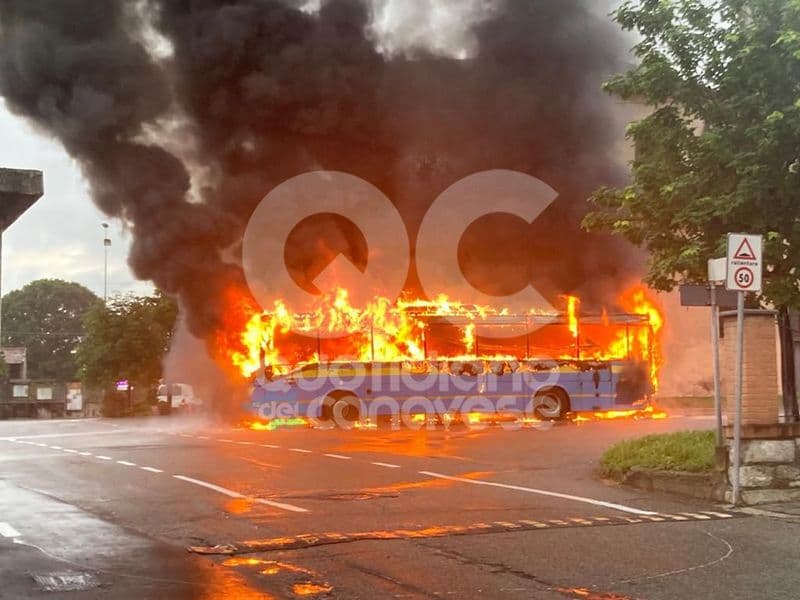 BORGOFRANCO D'IVREA - Bus Gtt prende fuoco, aperta un'inchiesta - FOTO
