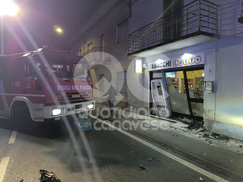 RIVAROLO CANAVESE - Schianto in via Favria, automobilista denunciato: era senza patente e senza assicurazione - FOTO e VIDEO