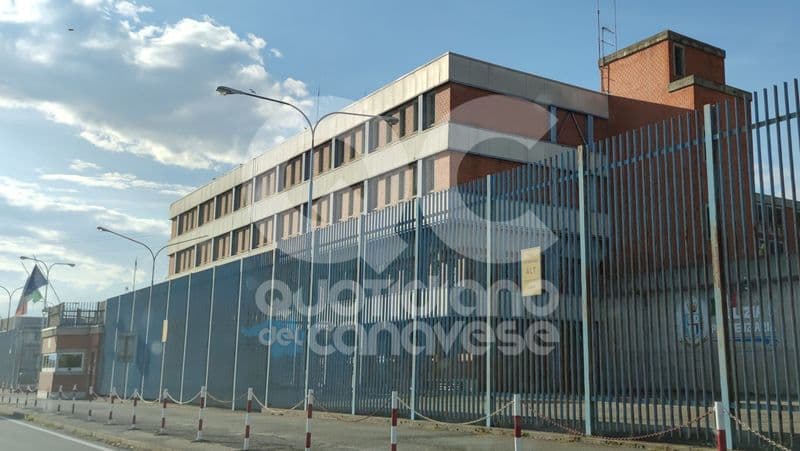 IVREA - Detenuto aggredisce ispettore di polizia e lo colpisce in testa con un fornello