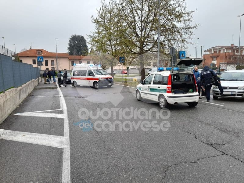 CASTELLAMONTE - Auto contro monopattino vicino al Bennet: ragazzo ferito trasportato in ospedale - FOTO