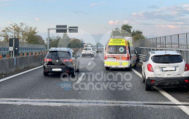 TORINO-CASELLE - Incidente sul raccordo, un automobilista ferito
