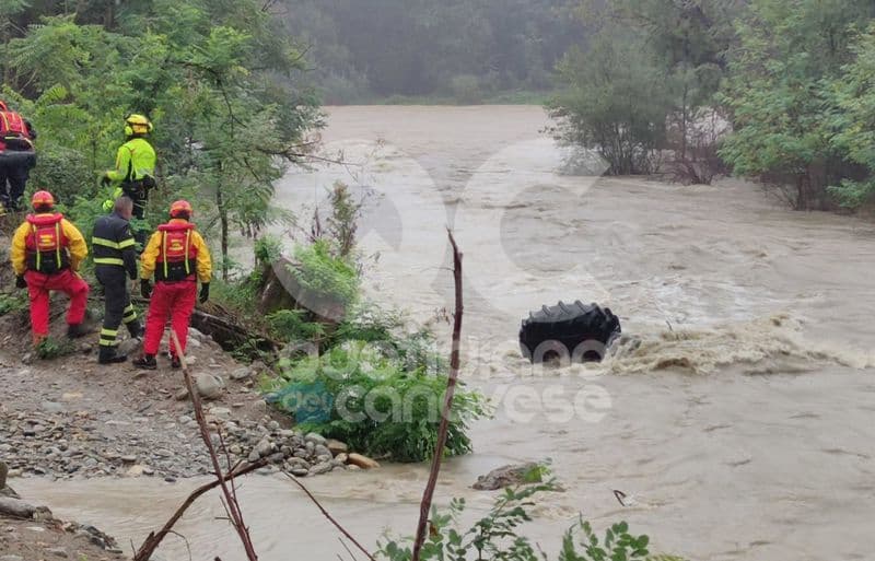 FELETTO - Trattore travolto dalla piena dell'Orco: disperso un uomo di 58 anni - FOTO e VIDEO