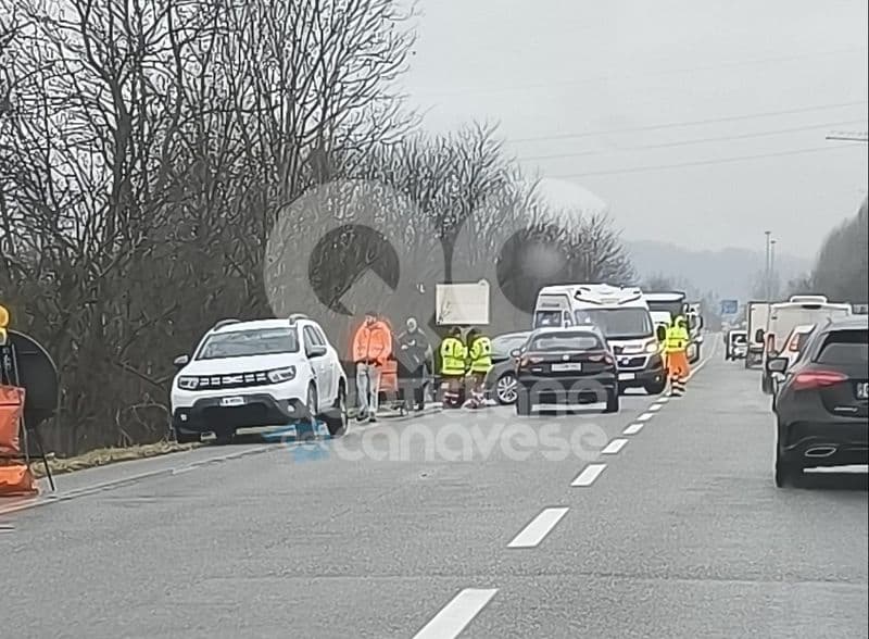 SAMONE - Scontro tra due auto sulla pedemontana alle porte di Ivrea