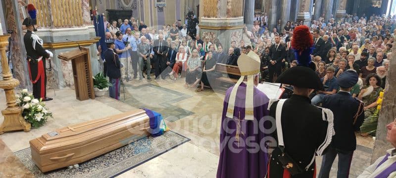 IVREA - Folla in duomo per l'addio a Bettazzi. Il funerale aperto dal messaggio di Papa Francesco - FOTO e VIDEO