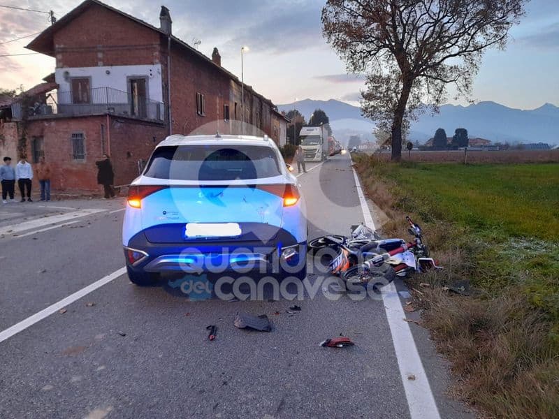 VALPERGA-SALASSA - Moto contro auto sulla provinciale: 16enne di Bairo ferito, elitrasportato al Cto - FOTO