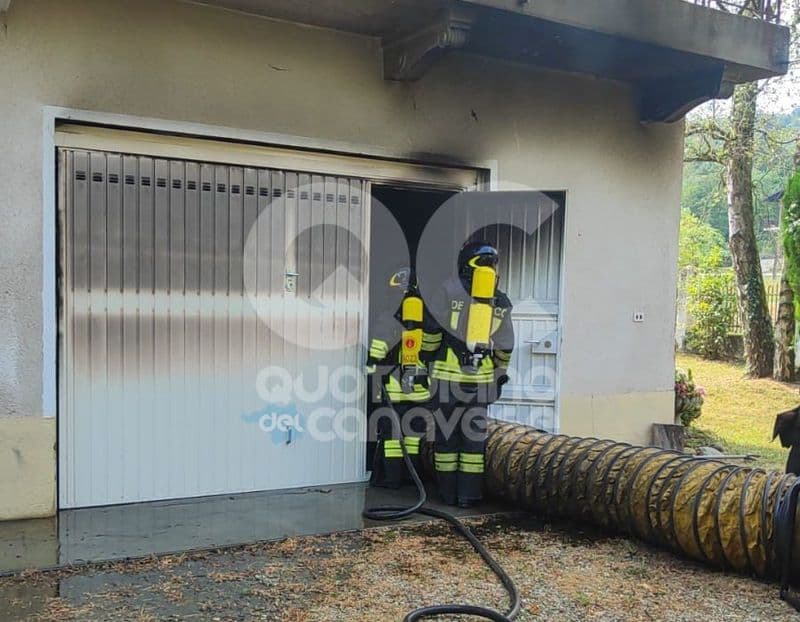 LEVONE - A fuoco il garage di un'abitazione in via Vassallo Demilsie: tempestivo intervento dei pompieri - FOTO