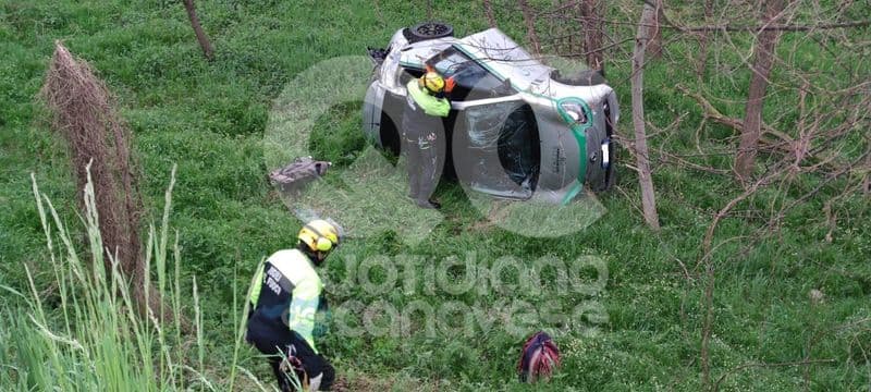 RIVAROLO CANAVESE - Schianto sul ponte dell'Orco, auto nella scarpata: una donna ferita - FOTO e VIDEO