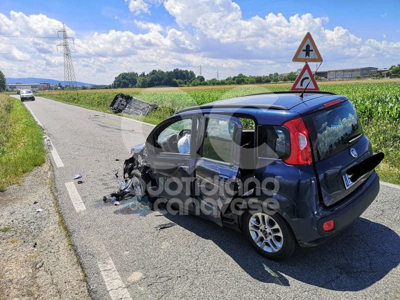 LEINI' - Incidente in strada del Fornacino: auto ribaltata nel fosso