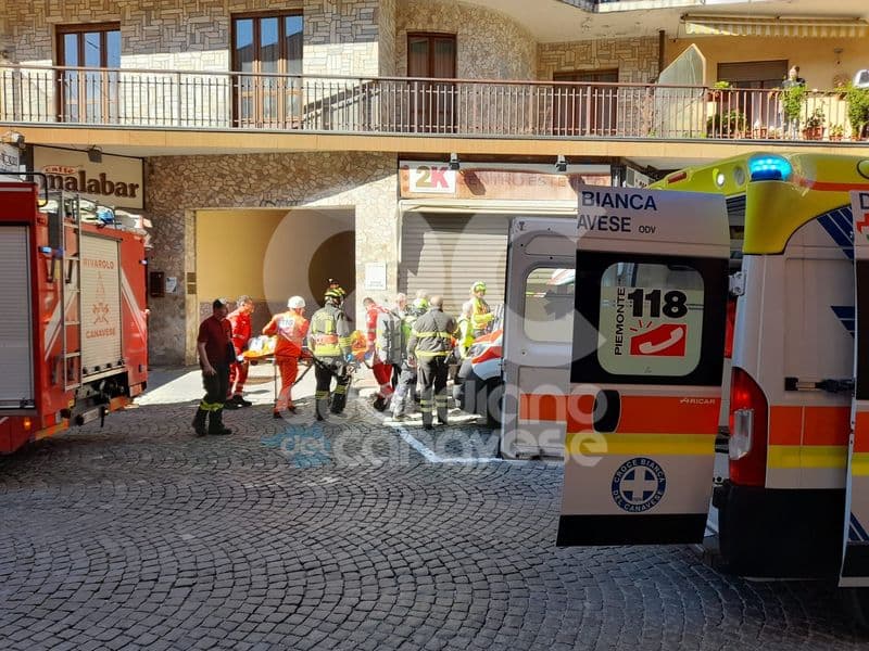PONT CANAVESE - Donna cade dal balcone di casa: soccorsa e trasportata d'urgenza in ospedale - FOTO e VIDEO