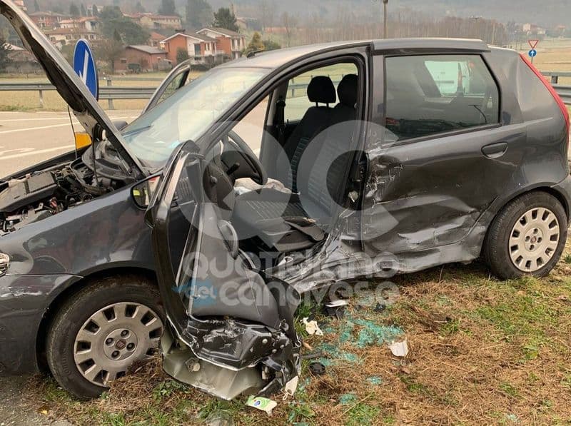 BOLLENGO - Scontro alle porte del paese: due feriti in ospedale a Ivrea