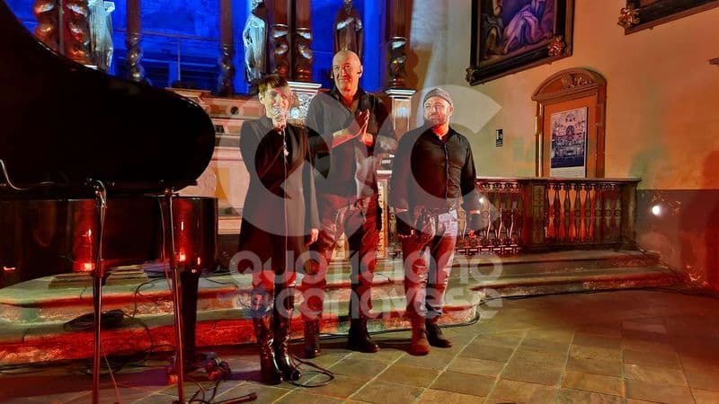 CUORGNE' - Applausi per il concerto della cantautrice Pamela Guglielmetti - FOTO