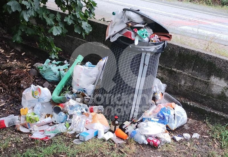 IVREA - Anche al lago Sirio c'è qualche problema con i turisti senza senso civico... - FOTO