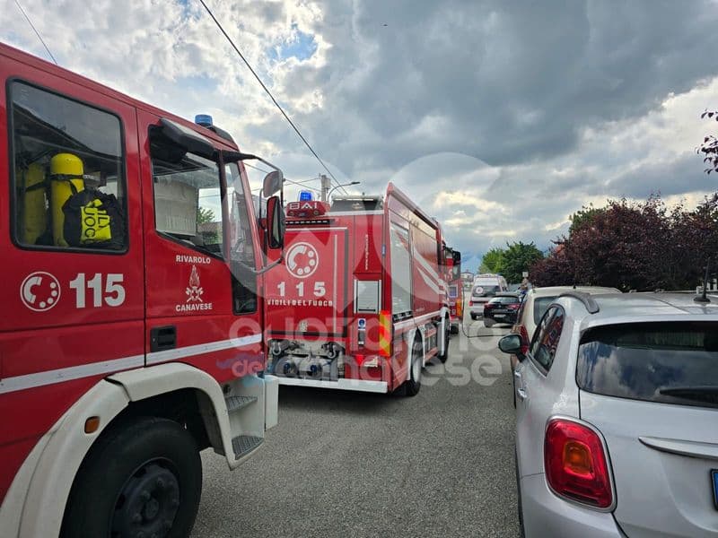 CASTELLAMONTE - Scoppia un incendio nell'alloggio, donna trasportata in ospedale - FOTO e VIDEO