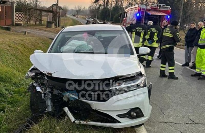 TRAGEDIA A BARONE CANAVESE - Tenta di evitare un animale e finiscono fuori strada: morta una donna