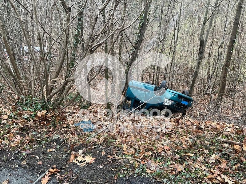 CHIAVERANO - A 92 anni esce di strada con la propria auto e si ribalta nel bosco: trasportato in ospedale