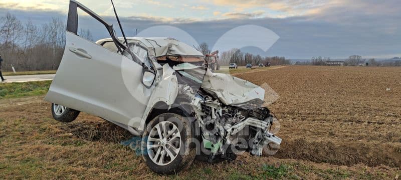 SAN PONSO - Spaventoso incidente sulla Rocchetta, auto contro trattore: un ferito grave - FOTO e VIDEO