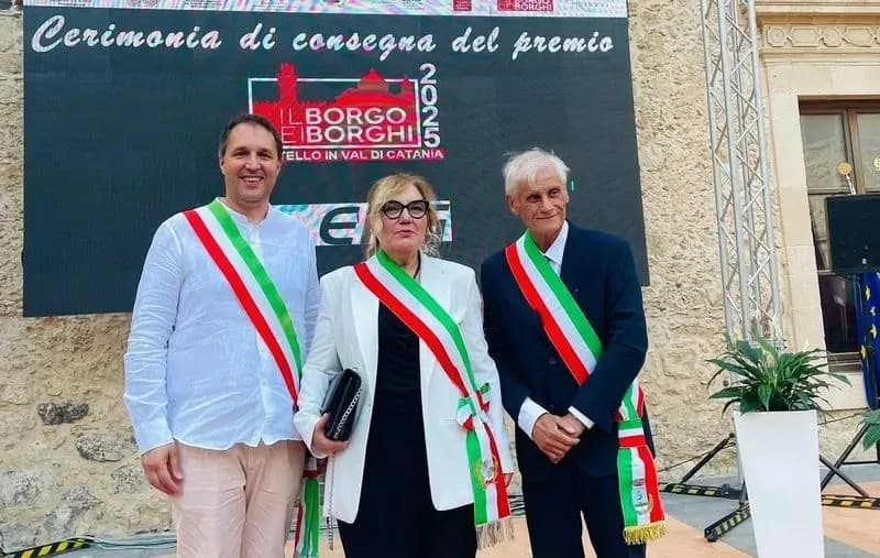 E' SUCCESSO IN CANAVESE - Agliè al «Borgo dei Borghi» e Rocco Schiavone a Ivrea: un anno a tutta tv