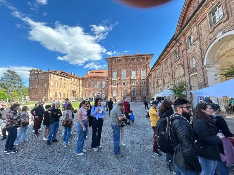 AGLIE' - Centro pedonalizzato e buona affluenza: 25 Aprile a suon di turisti per il borgo alladiese - FOTO