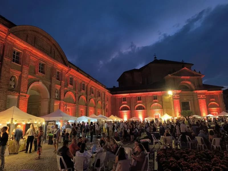 AGLIE' - Ancora un grande successo per «Calici»: piazza Castello gremita per l'evento clou dell'estate - FOTO e VIDEO