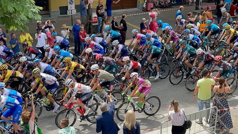 PEDEMONTANA CHIUSA - Passa il Giro d'Italia, da Ivrea a Salassa stop alle auto per tutta la mattinata di sabato