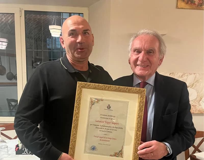 BOLLENGO - Dopo 39 anni di onorato servizio, il cantoniere Salvatore (Gigio) Impieri è andato in pensione