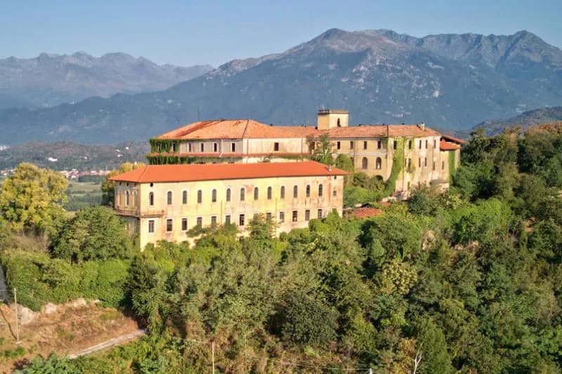 BOLLENGO - In vendita il castello: servono 1,3 milioni di euro per vivere in una residenza da sogno