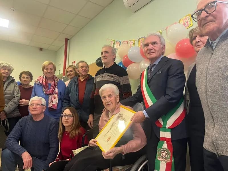 BOLLENGO-LESSOLO - Una grande festa per i 100 anni di Esterina - FOTO