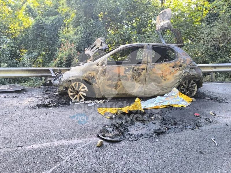 BOLLENGO - Auto ibrida e moto hanno preso fuoco dopo lo scontro: il centauro è morto carbonizzato - FOTO e VIDEO