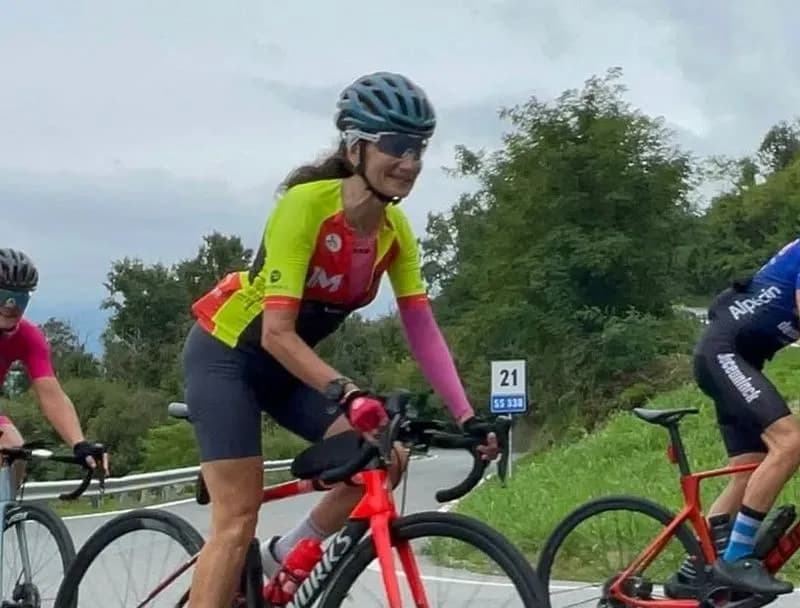 BOLLENGO - Silvia Grua 36 volte su e giù dalla Broglina in bici per la ricerca sui tumori pediatrici - FOTO