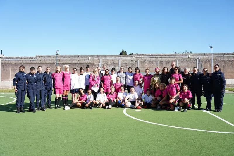 BORGOFRANCO D'IVREA - Cristina Soluri protagonista della «Partita del sorriso» sul campo di Rebibbia - FOTO