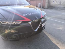 BORGOFRANCO D'IVREA - Camion sfonda la vetrina del negozio: rubate preziose bici elettriche