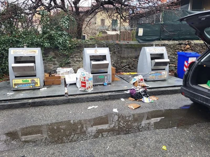 BORGOFRANCO D'IVREA - L'isola ecologica ridotta a discarica, sindaco furente
