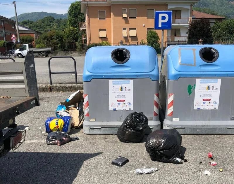 BORGOFRANCO D'IVREA - Getta la spazzatura fuori dai bidoni: beccato e multato