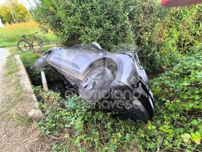 BOSCONERO - Punto da un insetto, si sente male e perde il controllo dell'auto finendo nel canale - FOTO e VIDEO