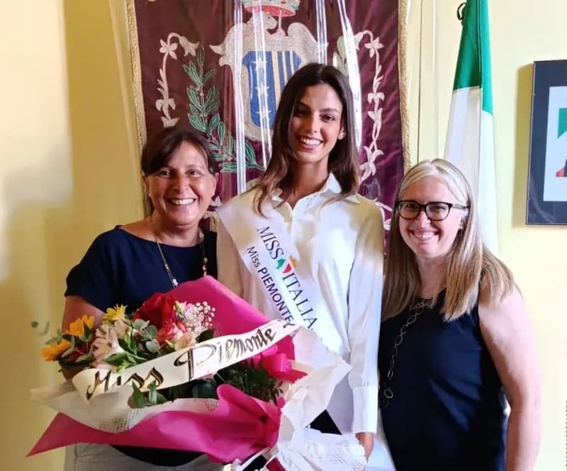 BRANDIZZO - Miss Piemonte Beatrice Bo premiata in Comune, la sindaca: «La città fa il tifo per te»