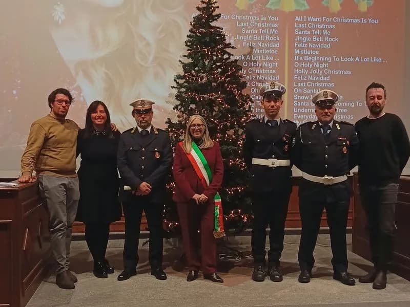 BRANDIZZO - Fuga di gas in un alloggio, inquilina salvata dagli agenti di polizia locale